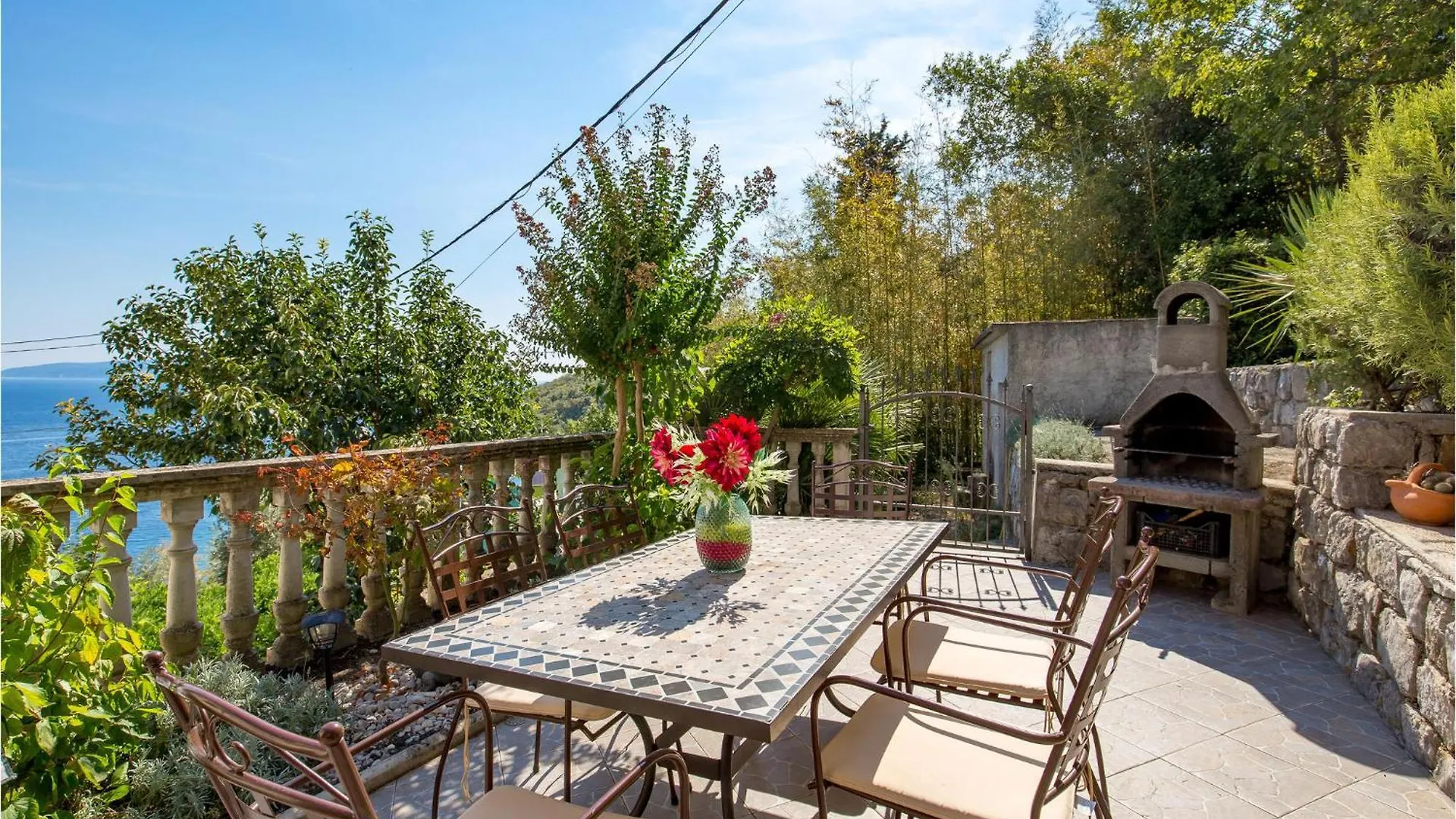 Gorgeous Apartment In Medveja With House Sea View