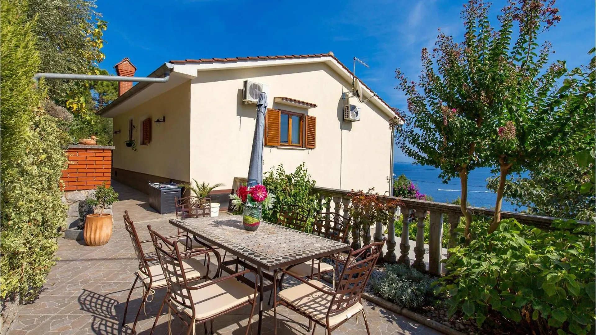 Gorgeous Apartment In Medveja With House Sea View